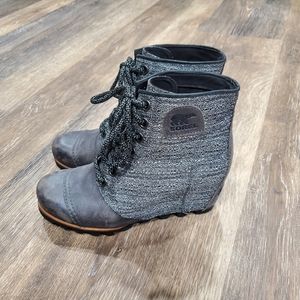 Sorel Womens Grey Boots Size 9